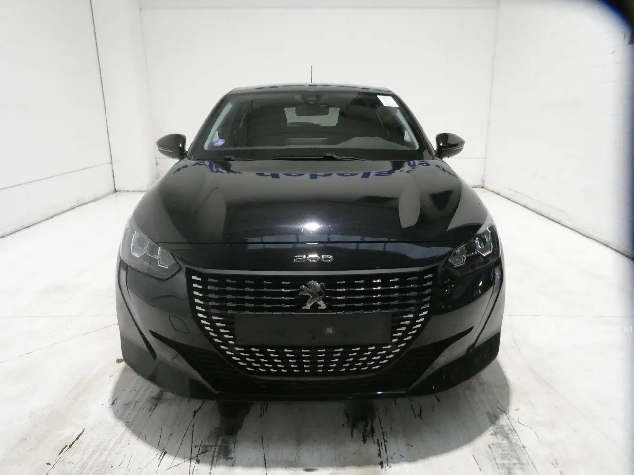 Peugeot 208 2021 фото 2