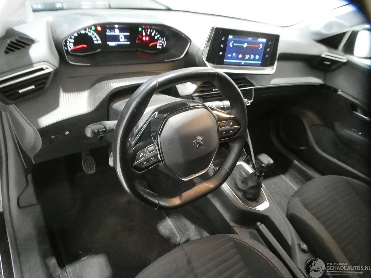 Peugeot 208 2021 фото 12