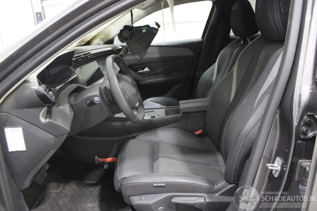 Peugeot 308 2023 фото 9