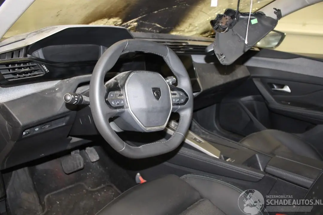 Peugeot 308 2023 фото 8