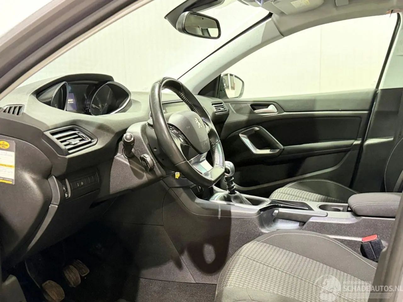 Peugeot 308 2019 фото 9