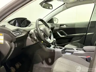 Peugeot 308 2019 фото 9