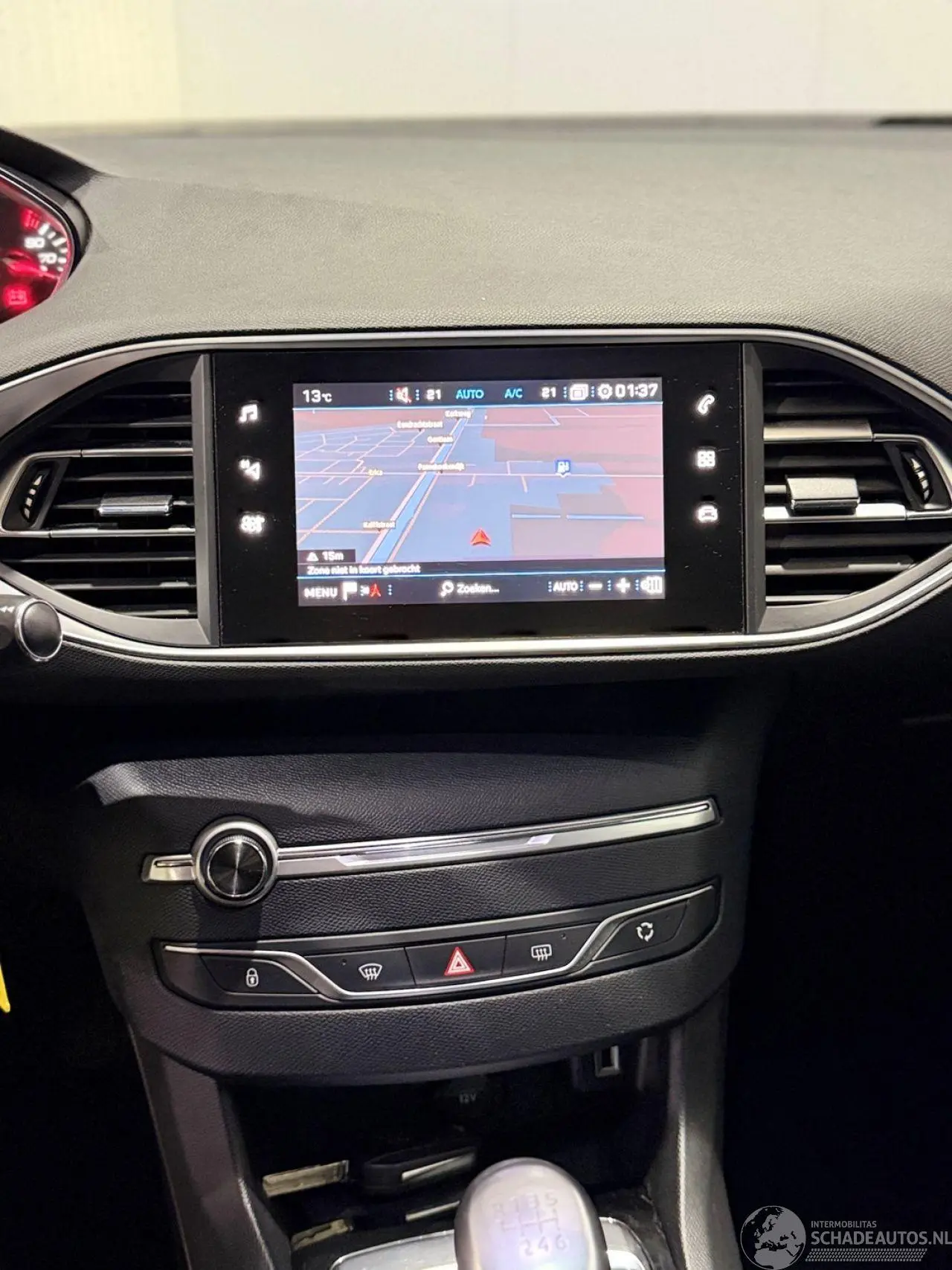 Peugeot 308 2019 фото 12
