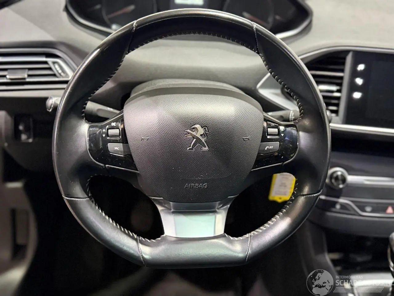 Peugeot 308 2019 фото 10