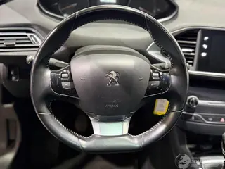Peugeot 308 2019 фото 10