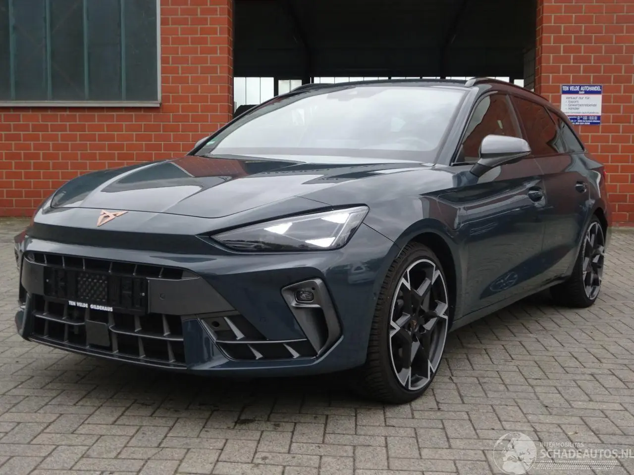 Cupra Leon 2025 фото 2