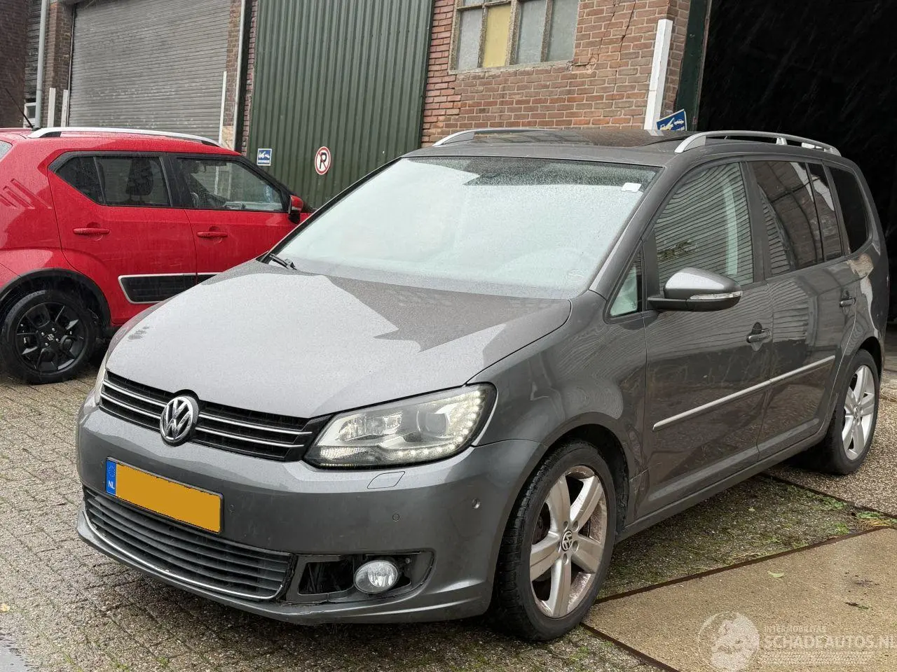 Volkswagen Touran 2017 photo 1