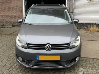 Volkswagen Touran 2017 photo 2