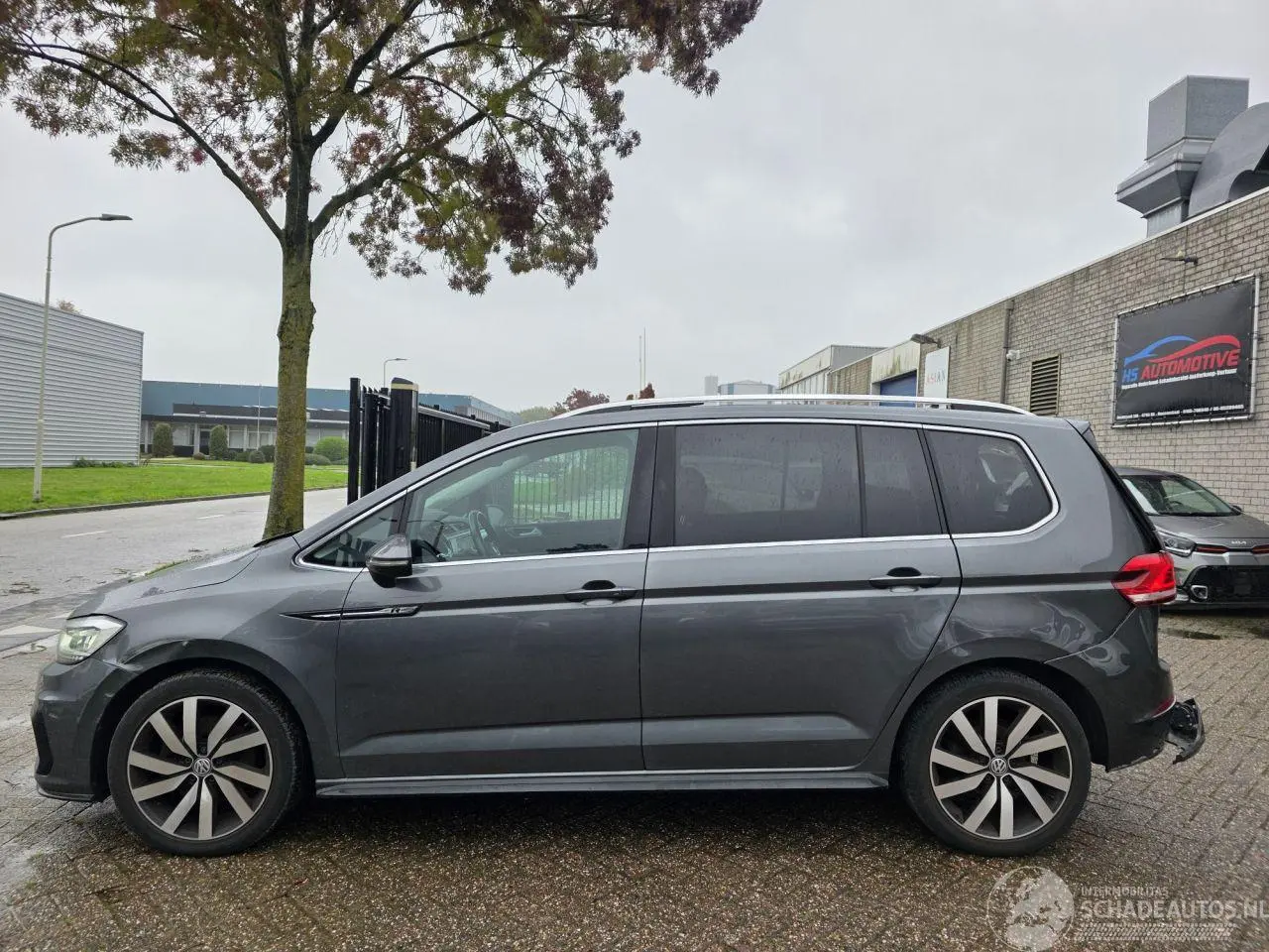 Volkswagen Touran 2020 photo 2