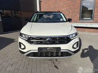 Volkswagen T-Roc 2023 photo 2
