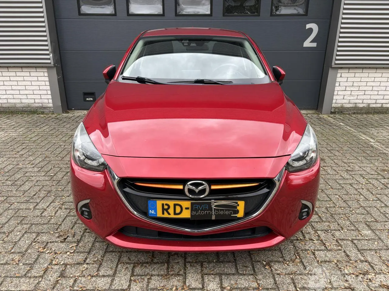 Mazda 2 2017 photo 2