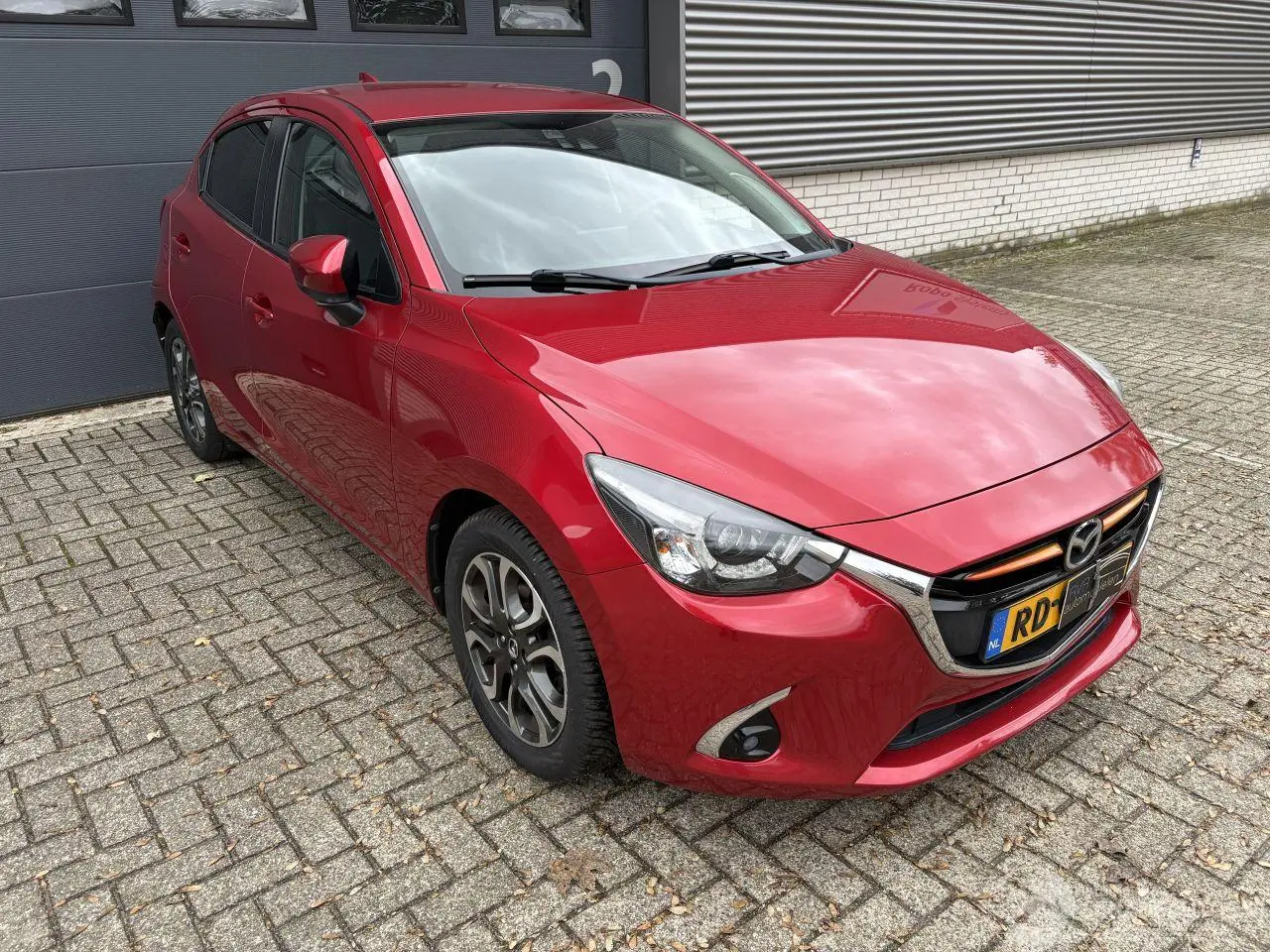Mazda 2 2017 photo 3